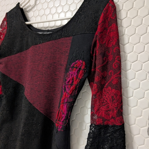 Metamorphose Lace Patch Top - Picture 7 of 10